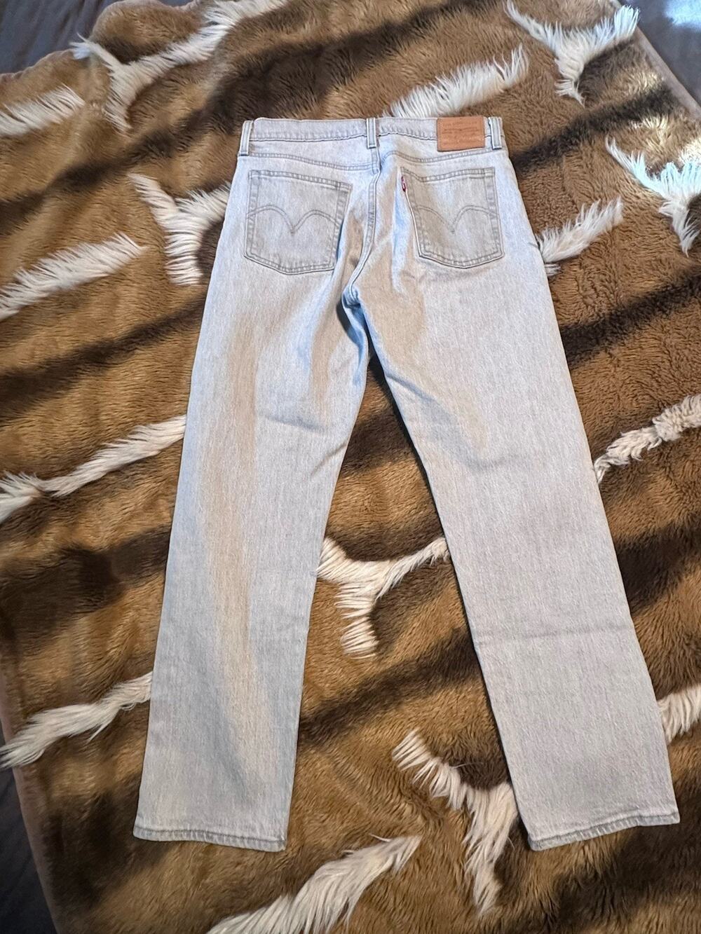 Levi’s Premium Wedgie Straight Jeans Women’s 28 Light Gray High Rise Denim